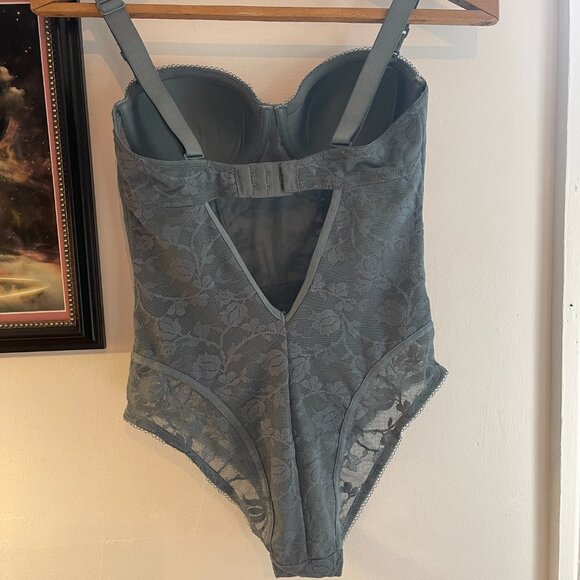 Soft Green Lace Bodysuit – Size S - Picture 2 of 2